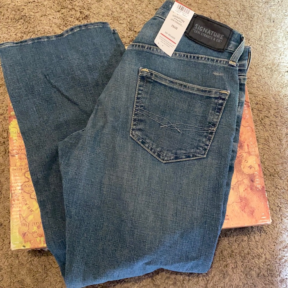 size 29x30 signature Levi blue jeans, Brand New